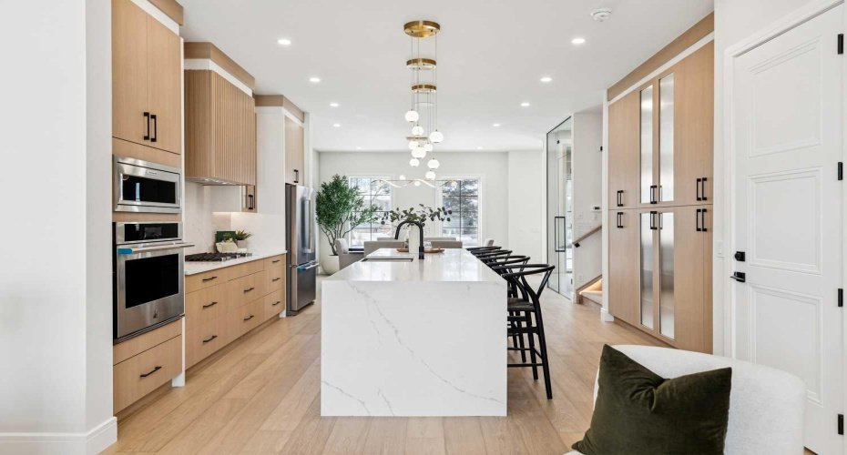 2810 38 Street, Calgary, Alberta T3E3G2, 5 Bedrooms Bedrooms, ,4 BathroomsBathrooms,Residential,For Sale,38,A2300128