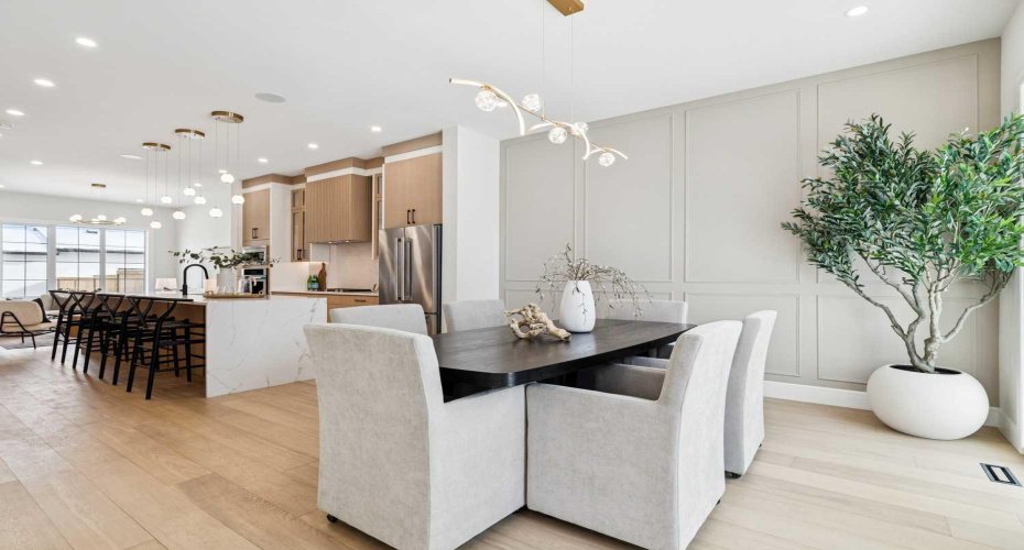 2810 38 Street, Calgary, Alberta T3E3G2, 5 Bedrooms Bedrooms, ,4 BathroomsBathrooms,Residential,For Sale,38,A2300128