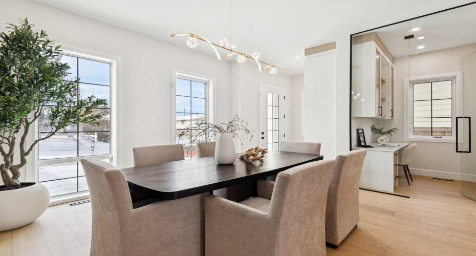 2810 38 Street, Calgary, Alberta T3E3G2, 5 Bedrooms Bedrooms, ,4 BathroomsBathrooms,Residential,For Sale,38,A2300128