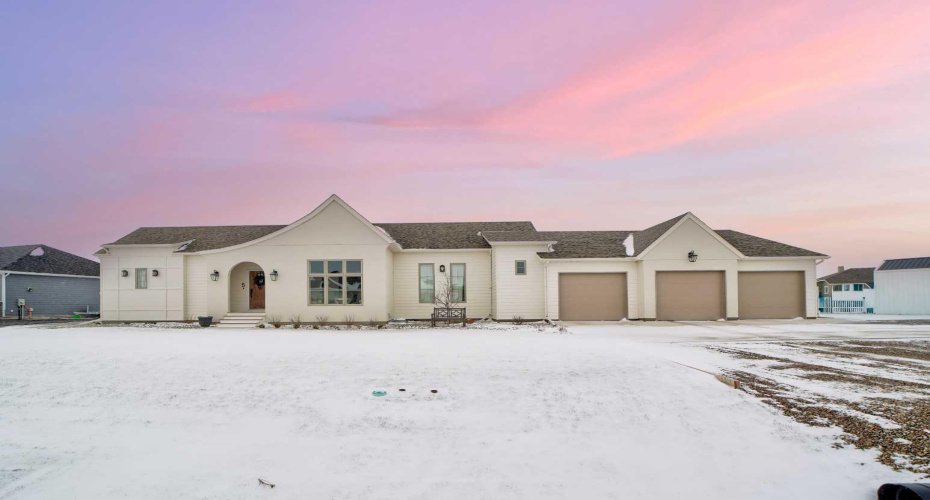 5 Quarry Bank Road, Raymond, Alberta T0K 2S0, 5 Bedrooms Bedrooms, ,3 BathroomsBathrooms,Residential,For Sale,Quarry Bank,A2300382