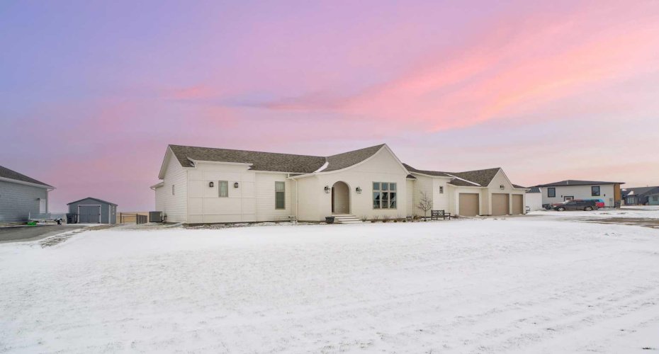 5 Quarry Bank Road, Raymond, Alberta T0K 2S0, 5 Bedrooms Bedrooms, ,3 BathroomsBathrooms,Residential,For Sale,Quarry Bank,A2300382