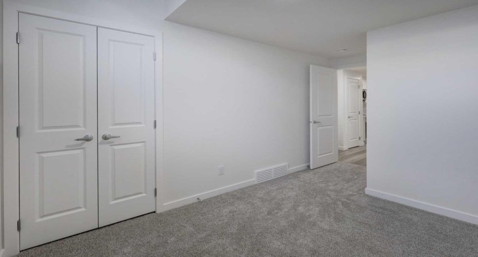 47 Lewisburg Manor, Calgary, Alberta T3P 2N7, 6 Bedrooms Bedrooms, ,4 BathroomsBathrooms,Residential,For Sale,Lewisburg,A2301813