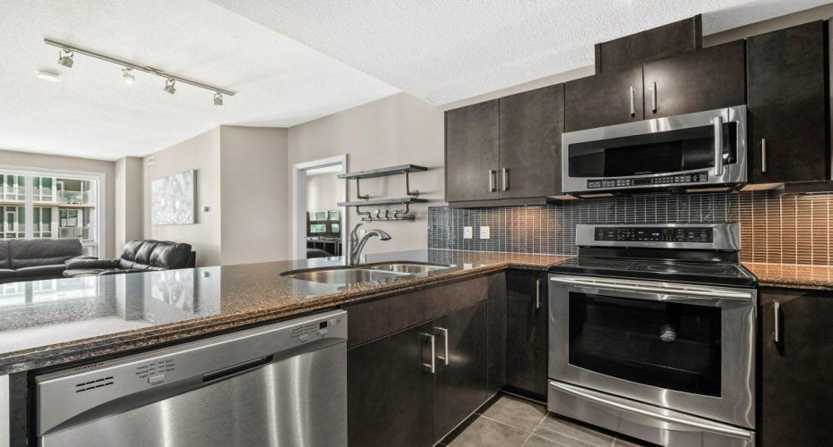 210 15 Avenue, Calgary, Alberta T2G 0B5, 2 Bedrooms Bedrooms, ,2 BathroomsBathrooms,Residential,For Sale,15,A2301941