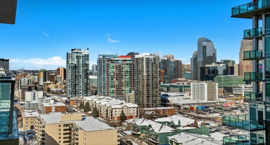 210 15 Avenue, Calgary, Alberta T2G 0B5, 2 Bedrooms Bedrooms, ,2 BathroomsBathrooms,Residential,For Sale,15,A2301941