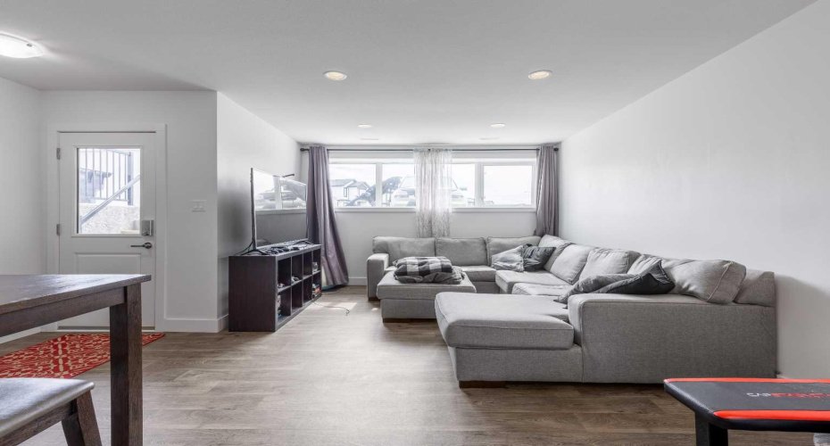 784 Coalbrook Close, Lethbridge, Alberta T1J 5M9, 5 Bedrooms Bedrooms, ,4 BathroomsBathrooms,Residential,For Sale,Coalbrook,A2302027