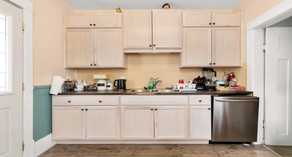 471 10 Street, Medicine Hat, Alberta T1A1R2, 3 Bedrooms Bedrooms, ,1 BathroomBathrooms,Residential,For Sale,10,A2302095