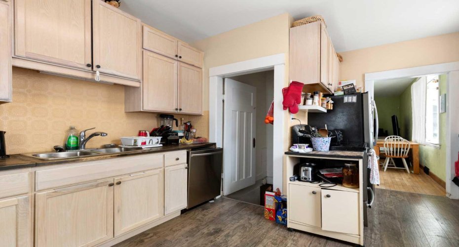 471 10 Street, Medicine Hat, Alberta T1A1R2, 3 Bedrooms Bedrooms, ,1 BathroomBathrooms,Residential,For Sale,10,A2302095