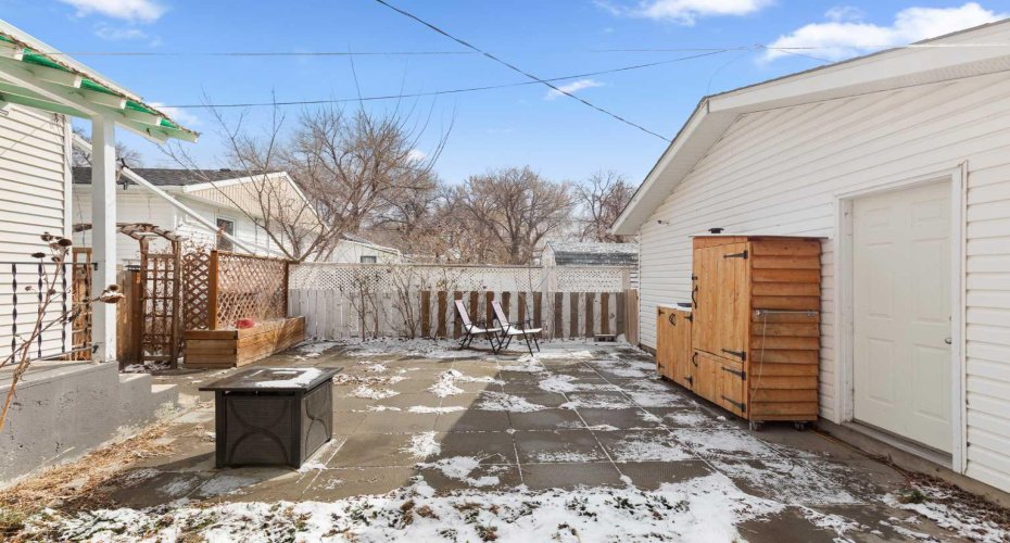 471 10 Street, Medicine Hat, Alberta T1A1R2, 3 Bedrooms Bedrooms, ,1 BathroomBathrooms,Residential,For Sale,10,A2302095