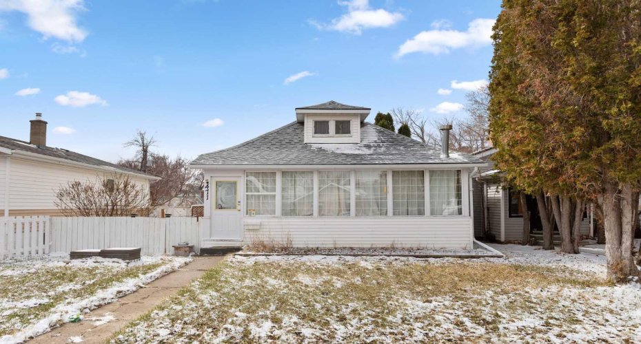 471 10 Street, Medicine Hat, Alberta T1A1R2, 3 Bedrooms Bedrooms, ,1 BathroomBathrooms,Residential,For Sale,10,A2302095