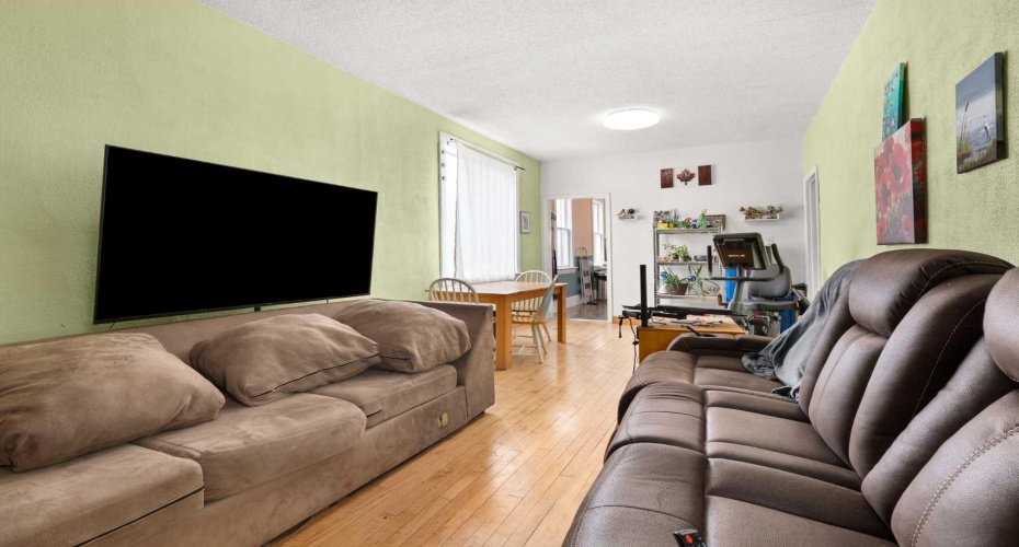 471 10 Street, Medicine Hat, Alberta T1A1R2, 3 Bedrooms Bedrooms, ,1 BathroomBathrooms,Residential,For Sale,10,A2302095