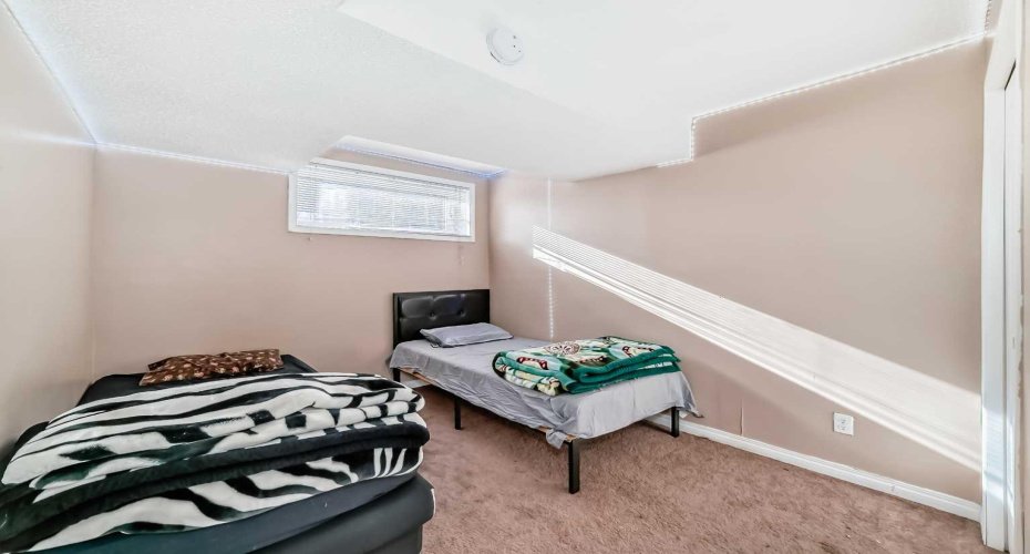 36 Saddleland Court, Calgary, Alberta T3J5J5, 7 Bedrooms Bedrooms, ,4 BathroomsBathrooms,Residential,For Sale,Saddleland,A2302306