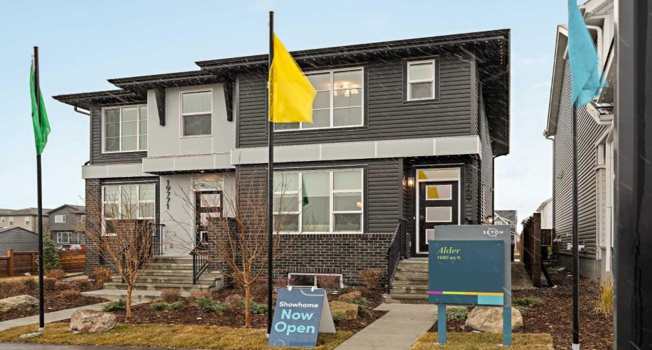 193 Silver Spruce Road, Calgary, Alberta T2X 6L3, 3 Bedrooms Bedrooms, ,3 BathroomsBathrooms,Residential,For Sale,Silver Spruce,A2302366