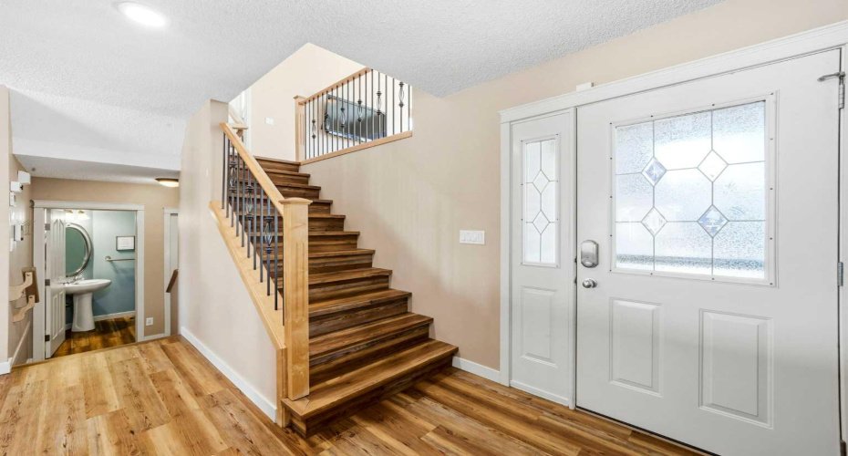 101 Cougarstone Manor, Calgary, Alberta T3H5N5, 3 Bedrooms Bedrooms, ,3 BathroomsBathrooms,Residential,For Sale,Cougarstone,A2302495