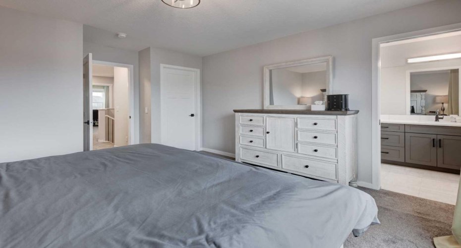 146 Magnolia Square, Calgary, Alberta T3M 2W5, 4 Bedrooms Bedrooms, ,4 BathroomsBathrooms,Residential,For Sale,Magnolia,A2302512