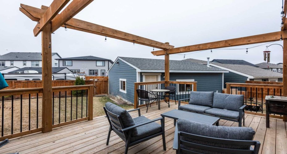 146 Magnolia Square, Calgary, Alberta T3M 2W5, 4 Bedrooms Bedrooms, ,4 BathroomsBathrooms,Residential,For Sale,Magnolia,A2302512