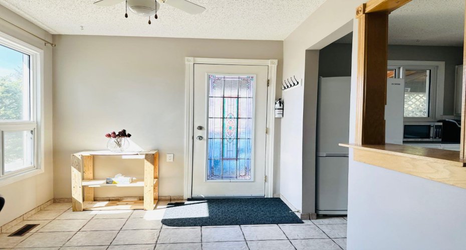 15 Pinecliff Close, Calgary, Alberta T1Y 4N3, 3 Bedrooms Bedrooms, ,2 BathroomsBathrooms,Residential,For Sale,Pinecliff,A2302671