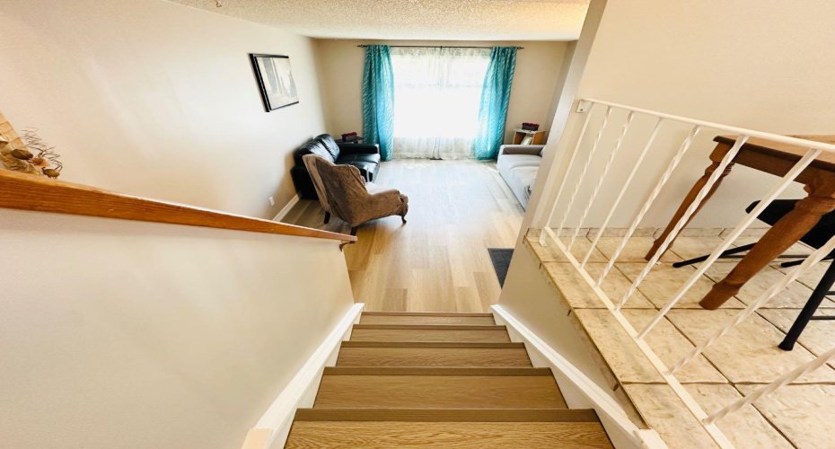 15 Pinecliff Close, Calgary, Alberta T1Y 4N3, 3 Bedrooms Bedrooms, ,2 BathroomsBathrooms,Residential,For Sale,Pinecliff,A2302671