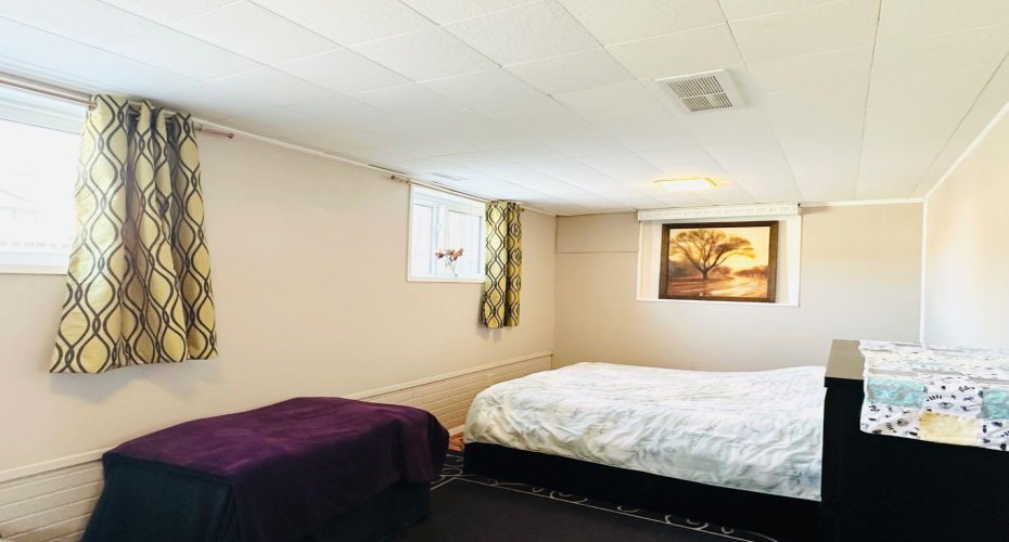 15 Pinecliff Close, Calgary, Alberta T1Y 4N3, 3 Bedrooms Bedrooms, ,2 BathroomsBathrooms,Residential,For Sale,Pinecliff,A2302671