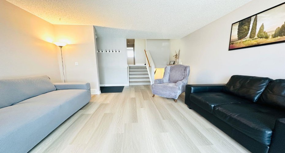 15 Pinecliff Close, Calgary, Alberta T1Y 4N3, 3 Bedrooms Bedrooms, ,2 BathroomsBathrooms,Residential,For Sale,Pinecliff,A2302671