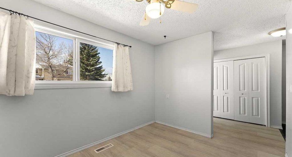 5520 1 Avenue, Calgary, Alberta T2A 5Z7, 3 Bedrooms Bedrooms, ,2 BathroomsBathrooms,Residential,For Sale,1,A2302865