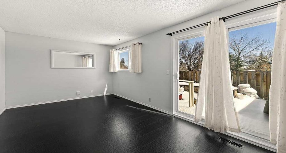 5520 1 Avenue, Calgary, Alberta T2A 5Z7, 3 Bedrooms Bedrooms, ,2 BathroomsBathrooms,Residential,For Sale,1,A2302865