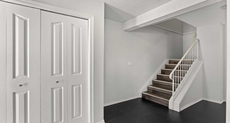 5520 1 Avenue, Calgary, Alberta T2A 5Z7, 3 Bedrooms Bedrooms, ,2 BathroomsBathrooms,Residential,For Sale,1,A2302865