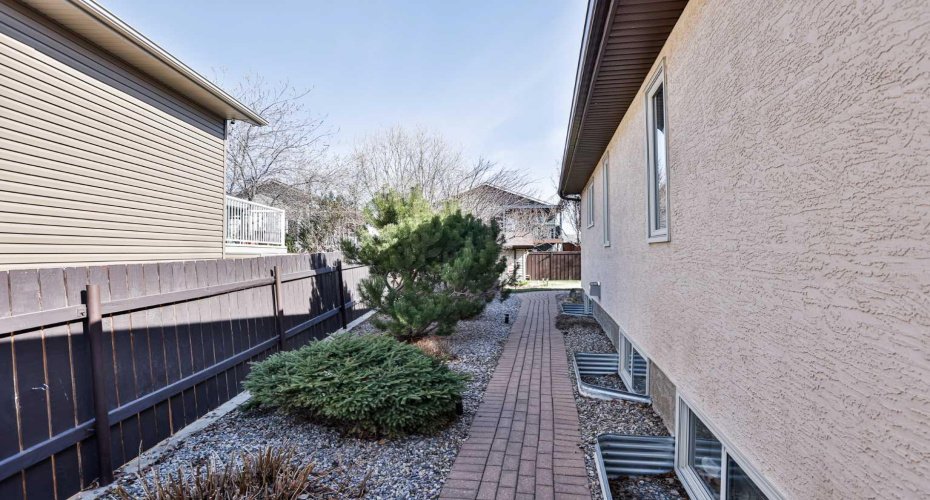 91 Fairmont Point, Lethbridge, Alberta T1K 7W8, 3 Bedrooms Bedrooms, ,3 BathroomsBathrooms,Residential,For Sale,Fairmont,A2302875