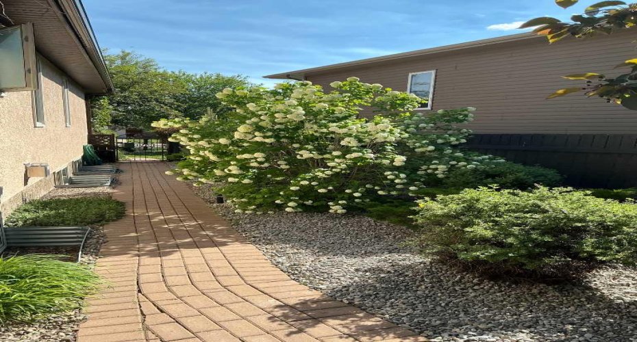 91 Fairmont Point, Lethbridge, Alberta T1K 7W8, 3 Bedrooms Bedrooms, ,3 BathroomsBathrooms,Residential,For Sale,Fairmont,A2302875