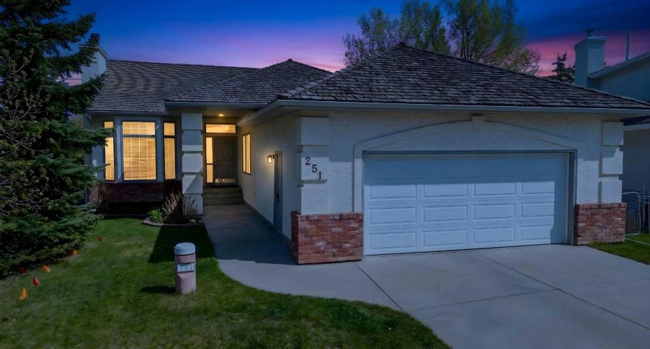 251 Hampshire Place, Calgary, Alberta T3A 4Y7, 5 Bedrooms Bedrooms, ,4 BathroomsBathrooms,Residential,For Sale,Hampshire,A2302879