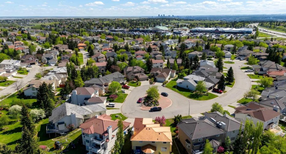 251 Hampshire Place, Calgary, Alberta T3A 4Y7, 5 Bedrooms Bedrooms, ,4 BathroomsBathrooms,Residential,For Sale,Hampshire,A2302879