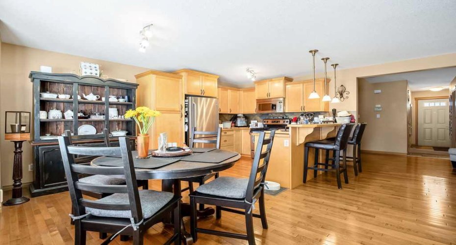 49 Spring Meadows Bay, Okotoks, Alberta T1S2G8, 2 Bedrooms Bedrooms, ,4 BathroomsBathrooms,Residential,For Sale,Spring Meadows,A2302953