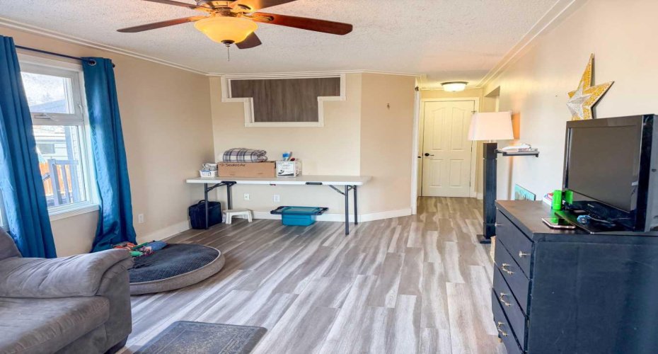 6834 59 Avenue, Red Deer, Alberta T4P 1C9, 2 Bedrooms Bedrooms, ,1 BathroomBathrooms,Mobile,For Sale,59,A2302995