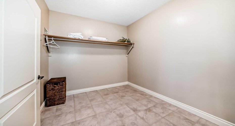 232 Canal Street, Rural Ponoka County, Alberta T0C 2J0, 5 Bedrooms Bedrooms, ,3 BathroomsBathrooms,Residential,For Sale,Canal,A2303009