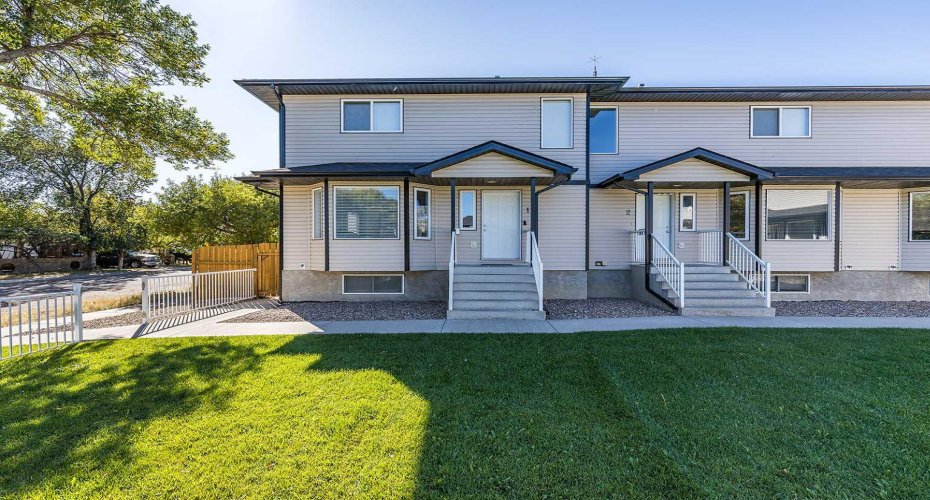 115 3 Street, Redcliff, Alberta T0J 2P0, 4 Bedrooms Bedrooms, ,4 BathroomsBathrooms,Residential,For Sale,3,A2303028