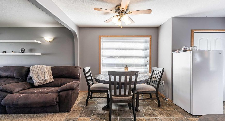 115 3 Street, Redcliff, Alberta T0J 2P0, 4 Bedrooms Bedrooms, ,4 BathroomsBathrooms,Residential,For Sale,3,A2303028