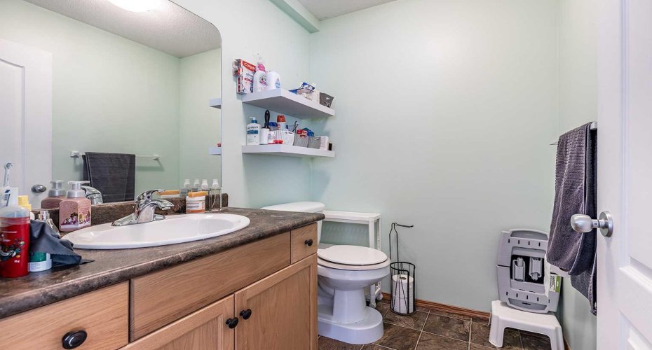 115 3 Street, Redcliff, Alberta T0J 2P0, 4 Bedrooms Bedrooms, ,4 BathroomsBathrooms,Residential,For Sale,3,A2303028