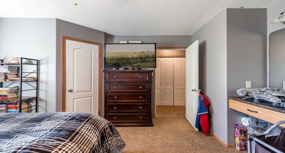 115 3 Street, Redcliff, Alberta T0J 2P0, 4 Bedrooms Bedrooms, ,4 BathroomsBathrooms,Residential,For Sale,3,A2303028