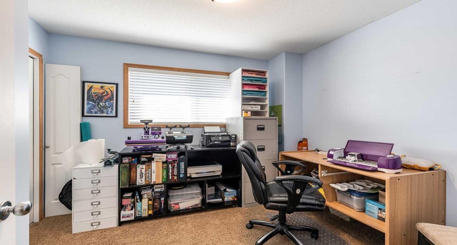 115 3 Street, Redcliff, Alberta T0J 2P0, 4 Bedrooms Bedrooms, ,4 BathroomsBathrooms,Residential,For Sale,3,A2303028