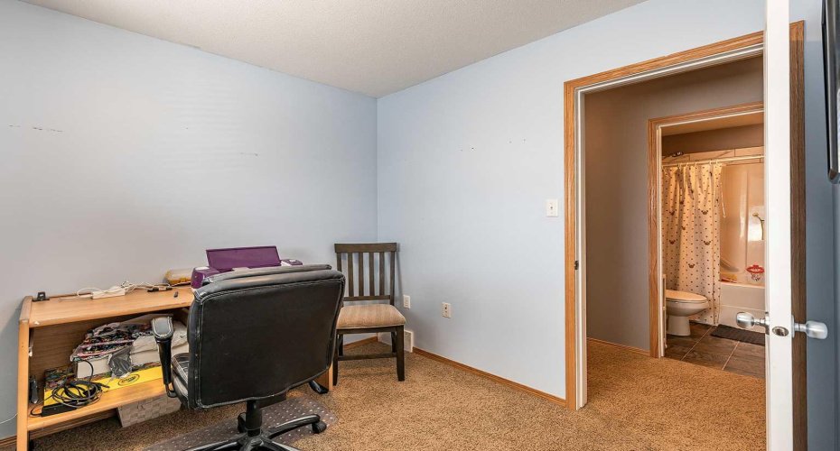 115 3 Street, Redcliff, Alberta T0J 2P0, 4 Bedrooms Bedrooms, ,4 BathroomsBathrooms,Residential,For Sale,3,A2303028