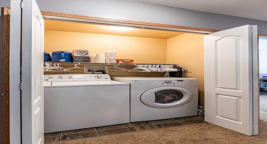 115 3 Street, Redcliff, Alberta T0J 2P0, 4 Bedrooms Bedrooms, ,4 BathroomsBathrooms,Residential,For Sale,3,A2303028