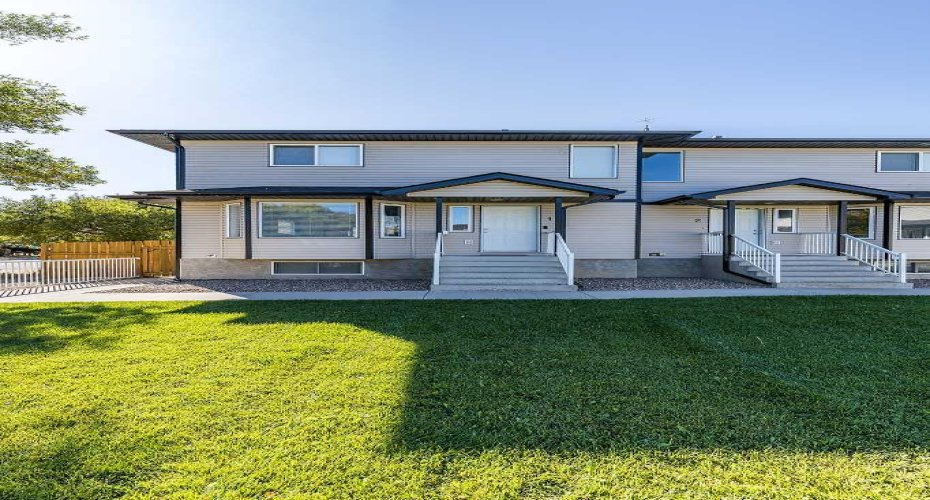 115 3 Street, Redcliff, Alberta T0J 2P0, 4 Bedrooms Bedrooms, ,4 BathroomsBathrooms,Residential,For Sale,3,A2303028