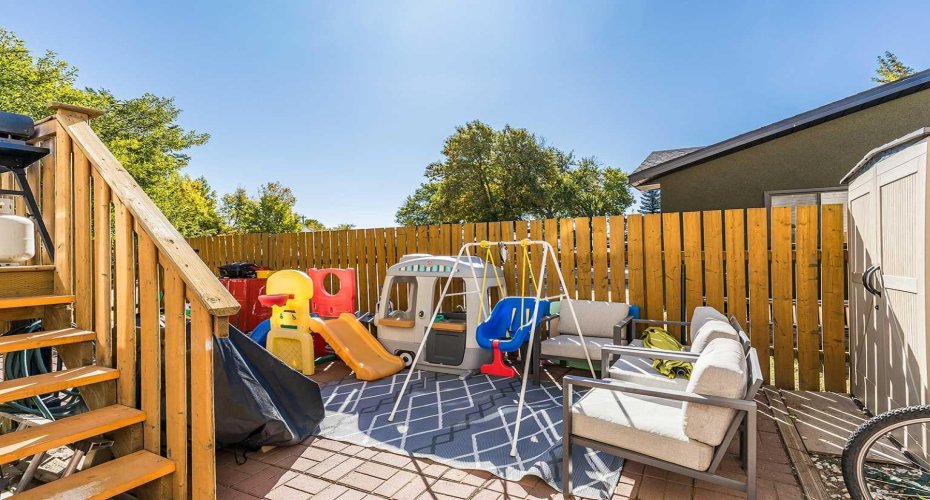 115 3 Street, Redcliff, Alberta T0J 2P0, 4 Bedrooms Bedrooms, ,4 BathroomsBathrooms,Residential,For Sale,3,A2303028