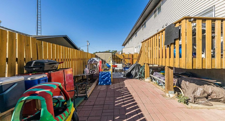 115 3 Street, Redcliff, Alberta T0J 2P0, 4 Bedrooms Bedrooms, ,4 BathroomsBathrooms,Residential,For Sale,3,A2303028