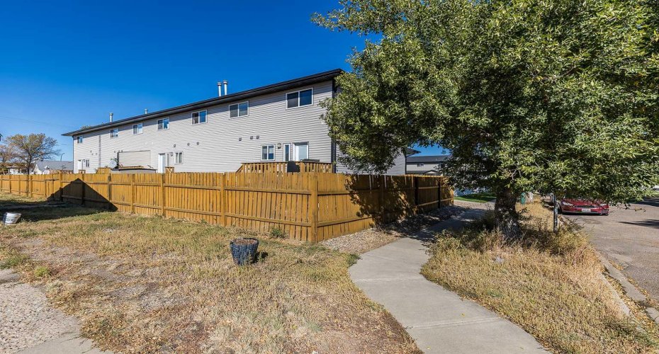 115 3 Street, Redcliff, Alberta T0J 2P0, 4 Bedrooms Bedrooms, ,4 BathroomsBathrooms,Residential,For Sale,3,A2303028