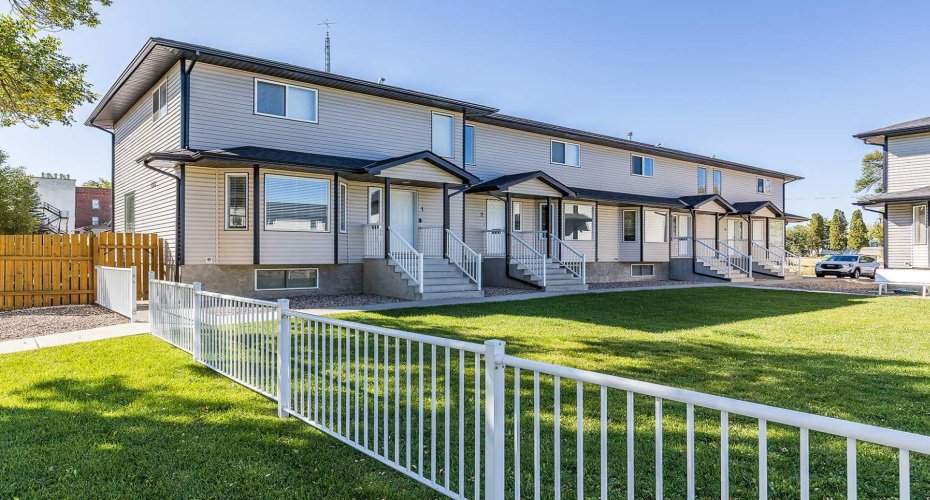 115 3 Street, Redcliff, Alberta T0J 2P0, 4 Bedrooms Bedrooms, ,4 BathroomsBathrooms,Residential,For Sale,3,A2303028