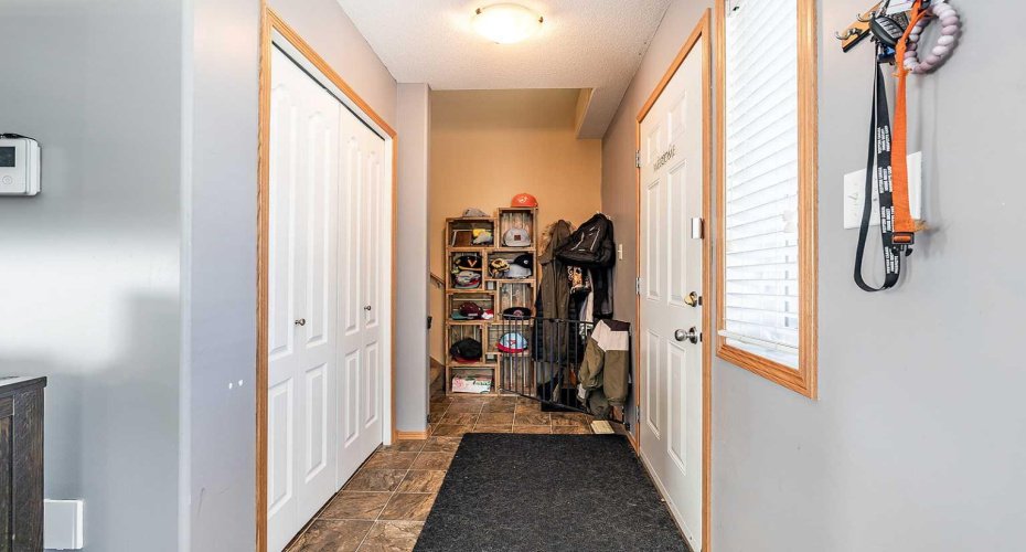 115 3 Street, Redcliff, Alberta T0J 2P0, 4 Bedrooms Bedrooms, ,4 BathroomsBathrooms,Residential,For Sale,3,A2303028