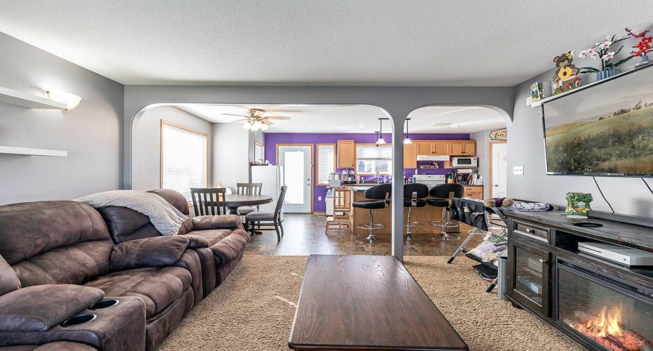 115 3 Street, Redcliff, Alberta T0J 2P0, 4 Bedrooms Bedrooms, ,4 BathroomsBathrooms,Residential,For Sale,3,A2303028