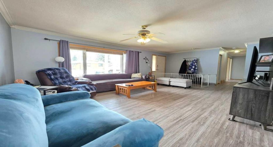 1216 10 Street, Slave Lake, Alberta T0G 2A3, 4 Bedrooms Bedrooms, ,3 BathroomsBathrooms,Residential,For Sale,10,A2303107