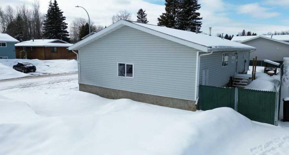 1216 10 Street, Slave Lake, Alberta T0G 2A3, 4 Bedrooms Bedrooms, ,3 BathroomsBathrooms,Residential,For Sale,10,A2303107