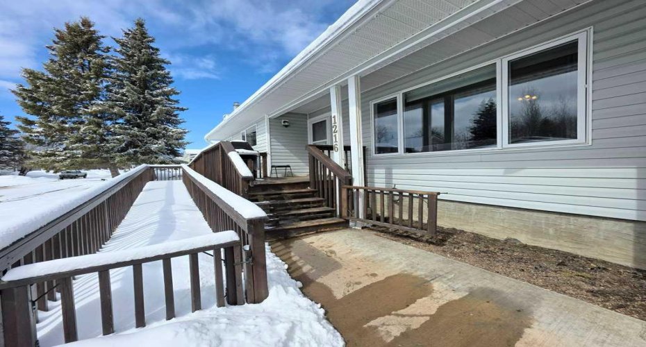 1216 10 Street, Slave Lake, Alberta T0G 2A3, 4 Bedrooms Bedrooms, ,3 BathroomsBathrooms,Residential,For Sale,10,A2303107